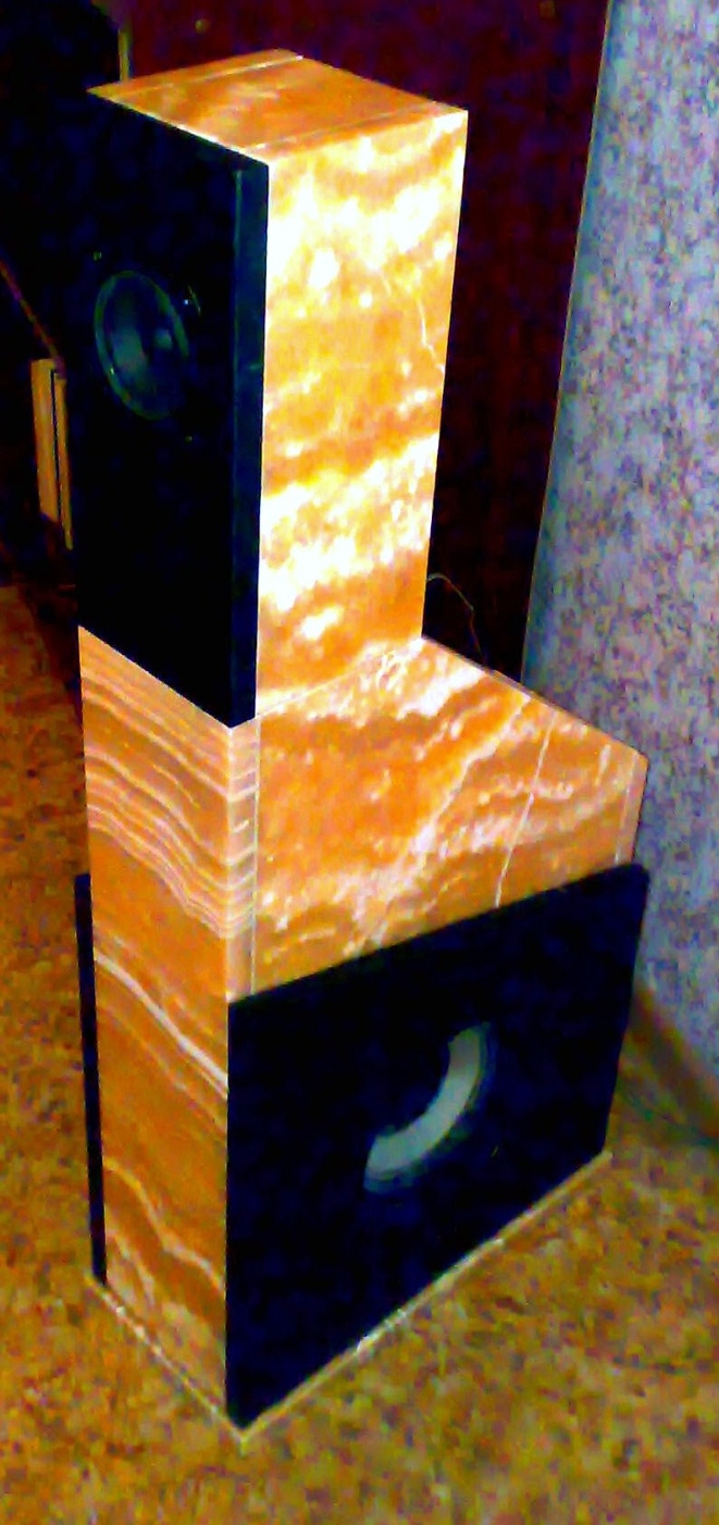 акустическая система из мрамора onyx orancio, nero marquina